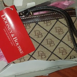 DOONEY & BOURKE WRISTLET WALLET NWT